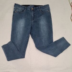 Democracy Women's Mid-Wash Straight Leg Jeans Size 16